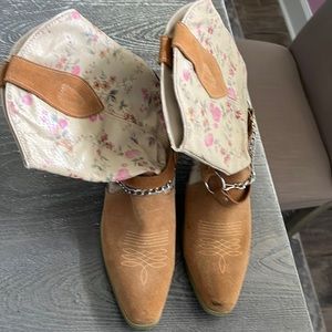 Boots- flowered print
